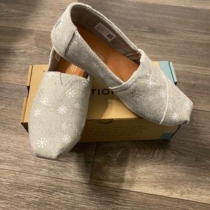 Toms Drizzle Snowflake Gray Felt Women’s Classics